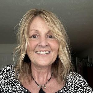 Meet your Posher, Julee